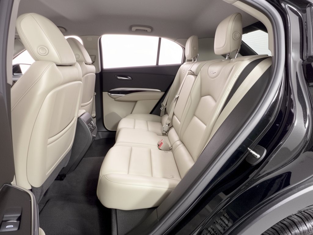 Used 2022 Cadillac XT4 Luxury w/ Cold Weather Package FWD image 25