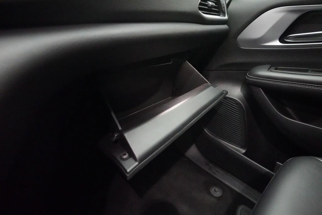 Used 2023 Chrysler Pacifica Touring-L w/ S Appearance Package image 31