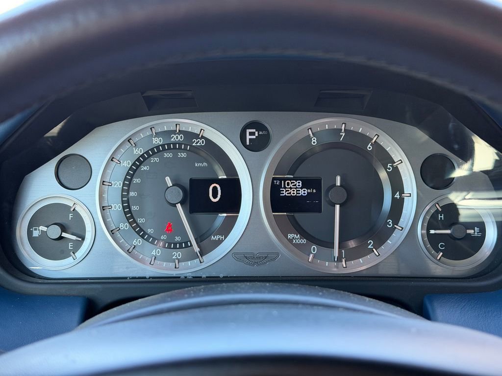 Used 2015 Aston Martin DB9 Coupe image 30