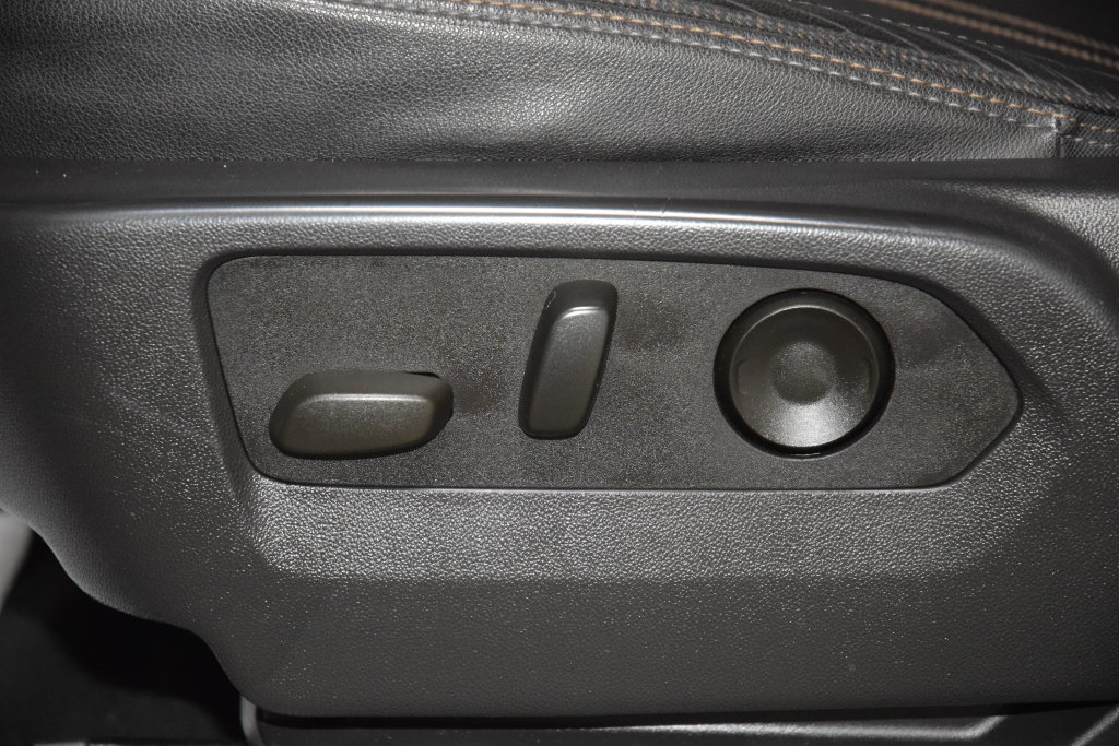 Used 2024 Chevrolet Silverado 3500 High Country w/ Technology Package AWD/4WD image 44