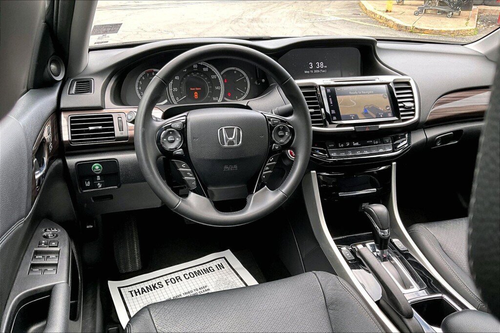Used 2017 Honda Accord EX-L image 7