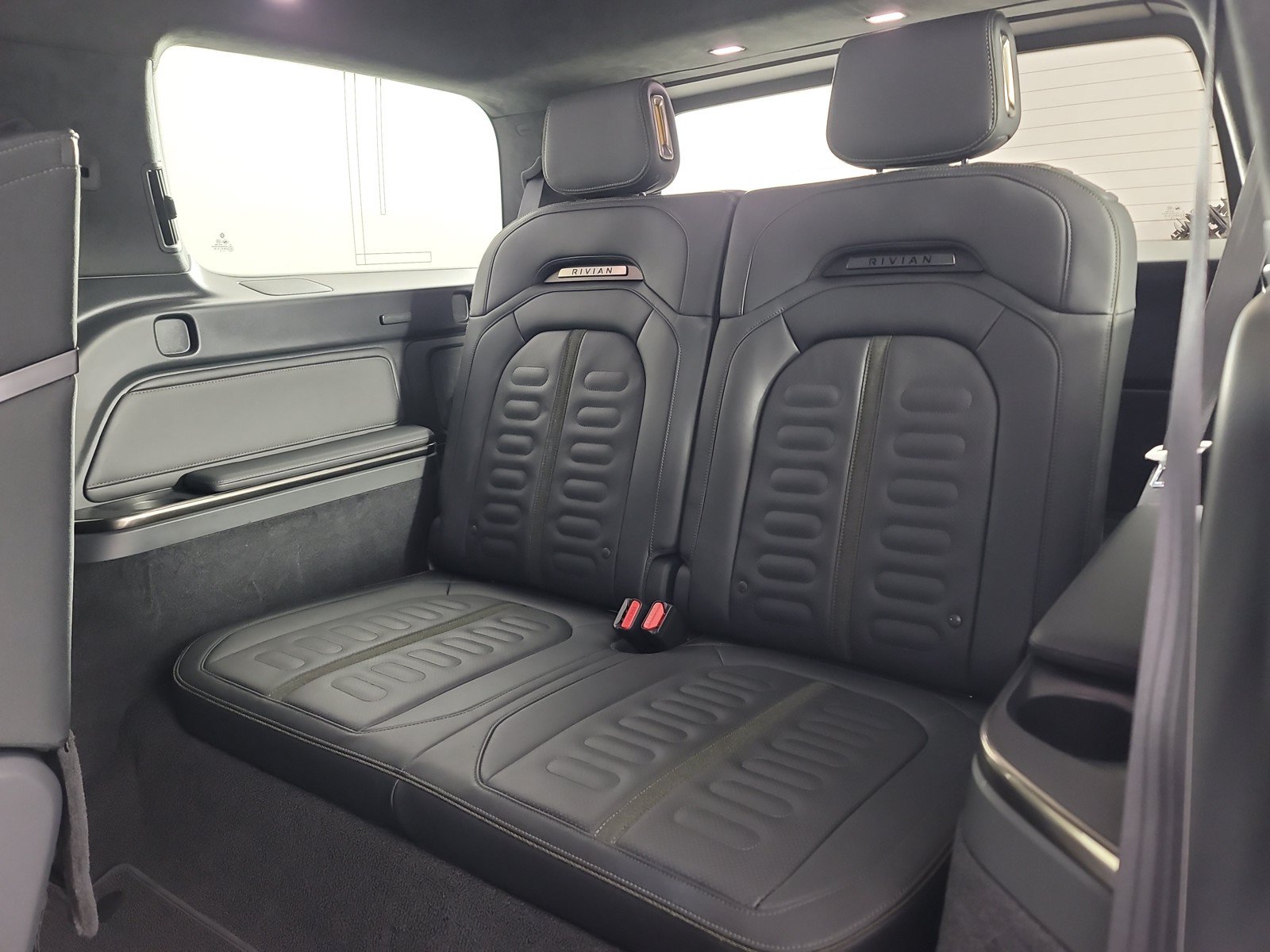 Used 2022 Rivian R1S Launch Edition AWD/4WD image 22