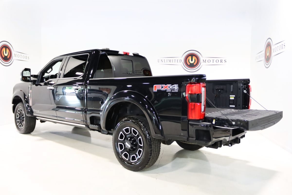 Used 2023 Ford F250 Platinum w/ FX4 Off-Road Package AWD/4WD image 38