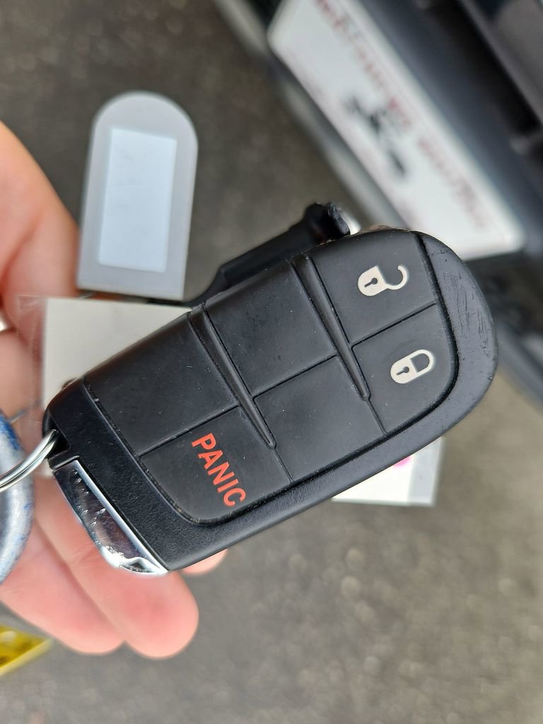 Used 2024 Jeep Compass Latitude image 33