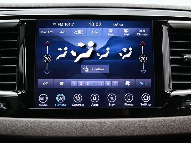 Used 2020 Chrysler Pacifica Touring-L w/ Tire & Wheel Group image 34