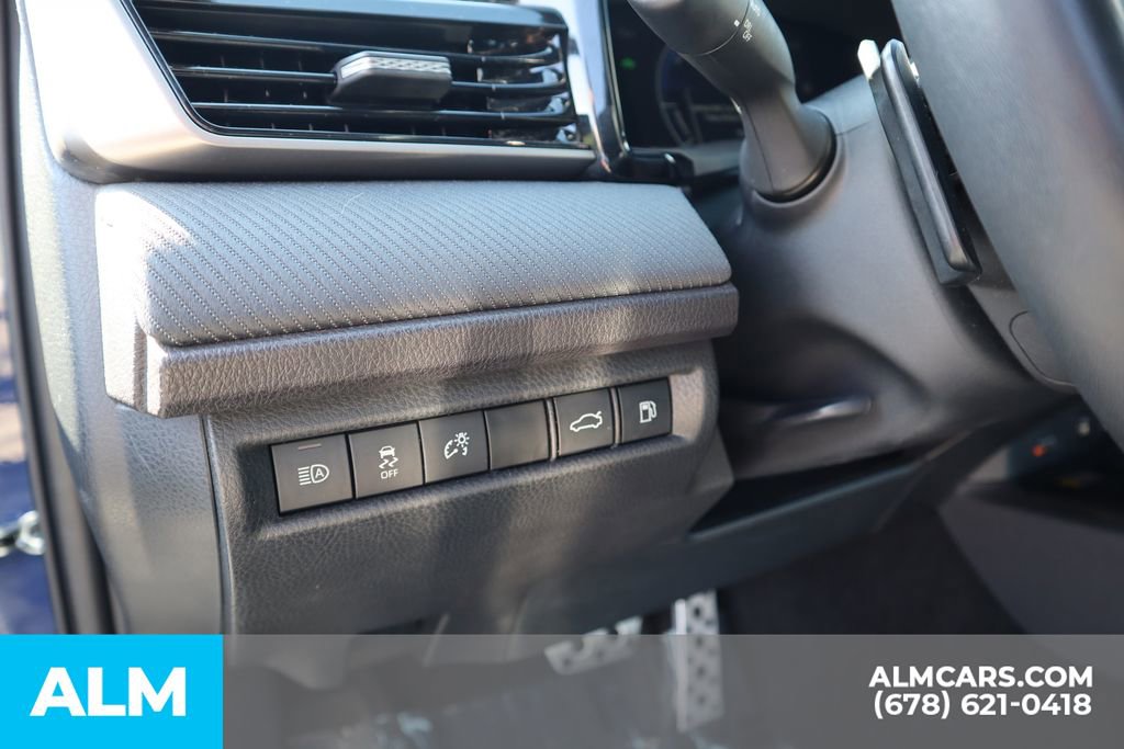 Used 2025 Toyota Camry SE image 13