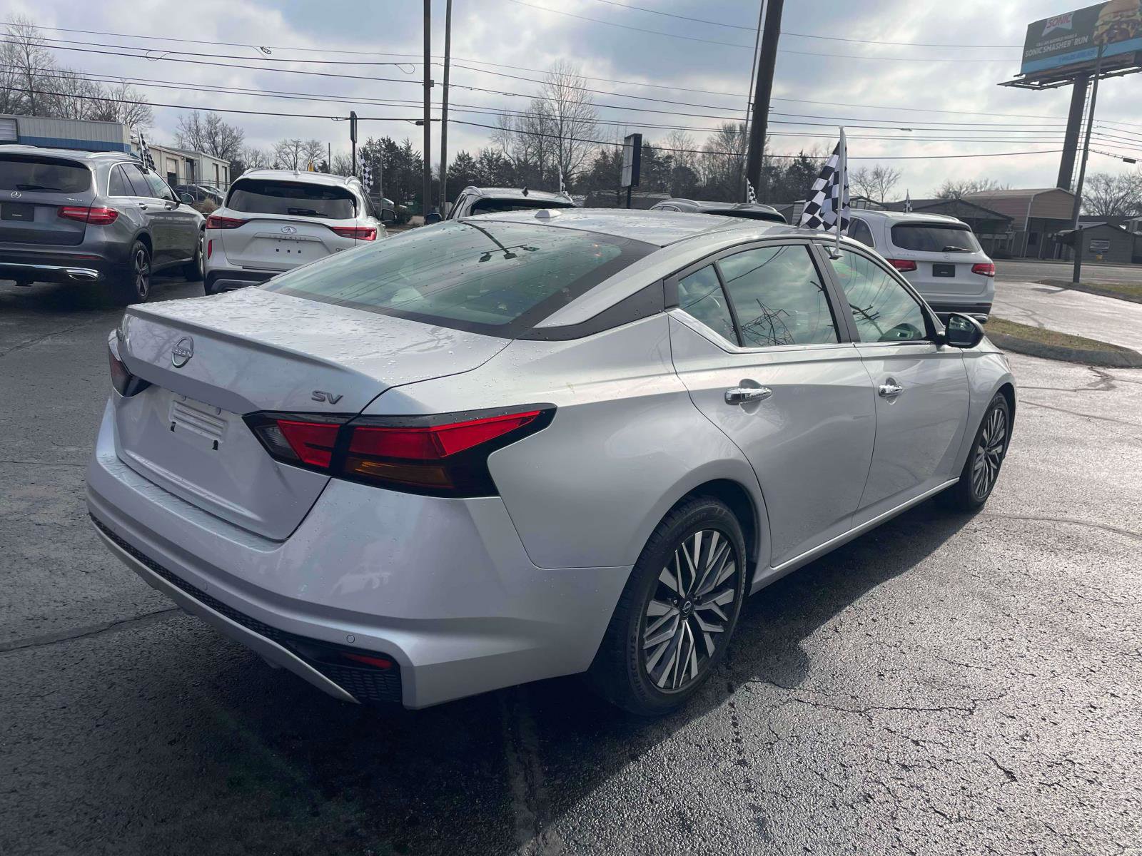 Used 2024 Nissan Altima 2.5 SV image 4