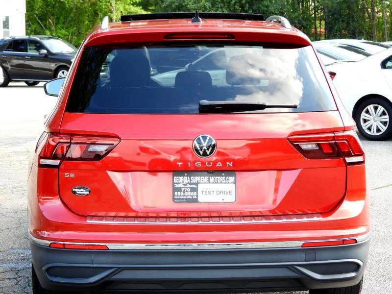 Used 2023 Volkswagen Tiguan SE w/ Panoramic Sunroof Package image 17