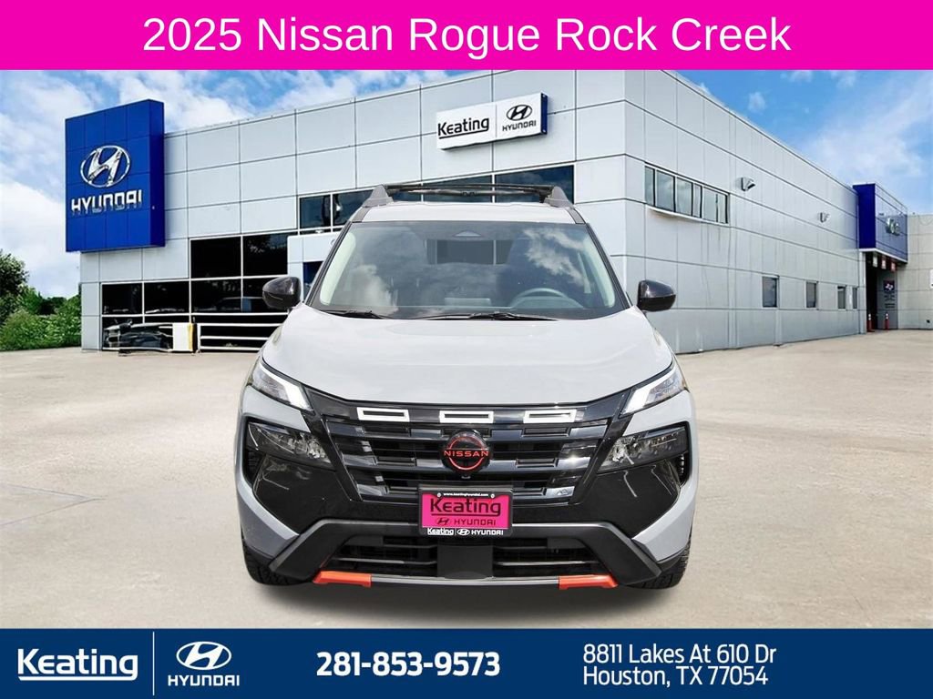 Used 2025 Nissan Rogue SV image 2