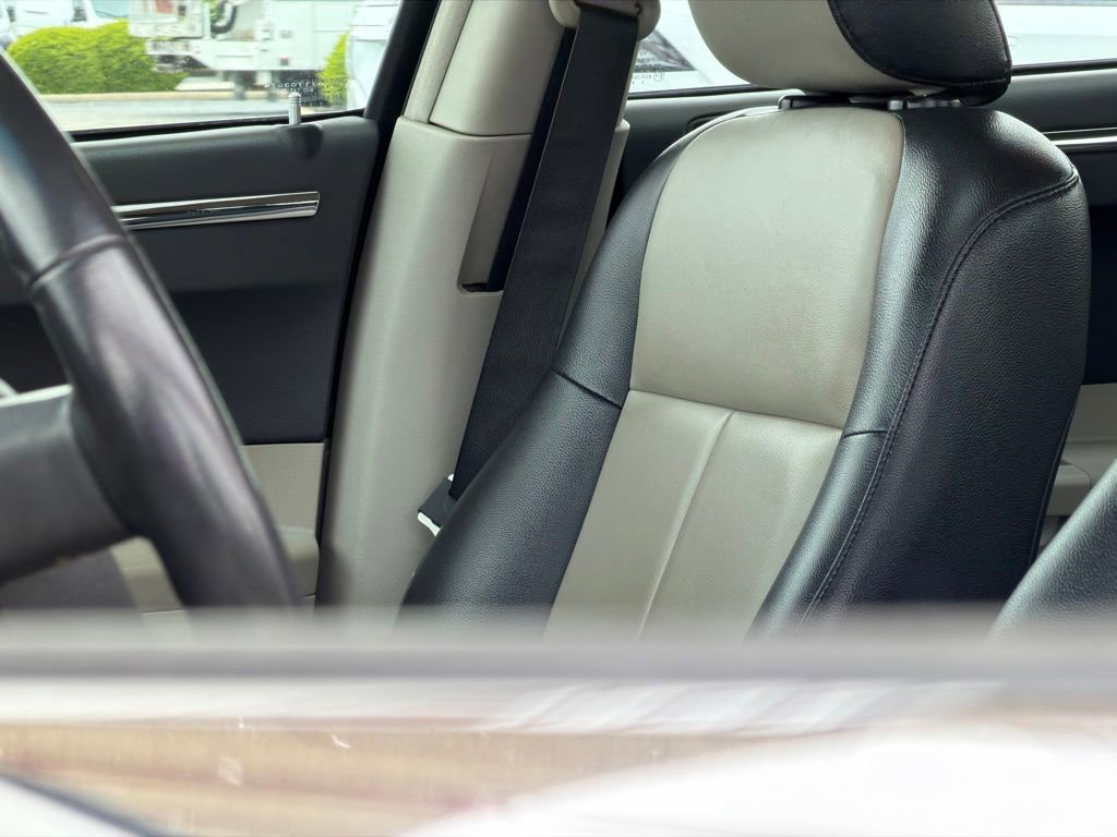 Used 2006 Chrysler 300 Touring RWD image 17