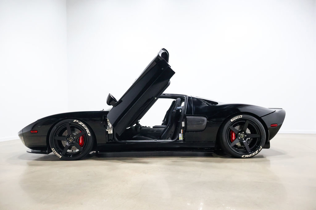 Used 2006 Ford GT RWD image 15