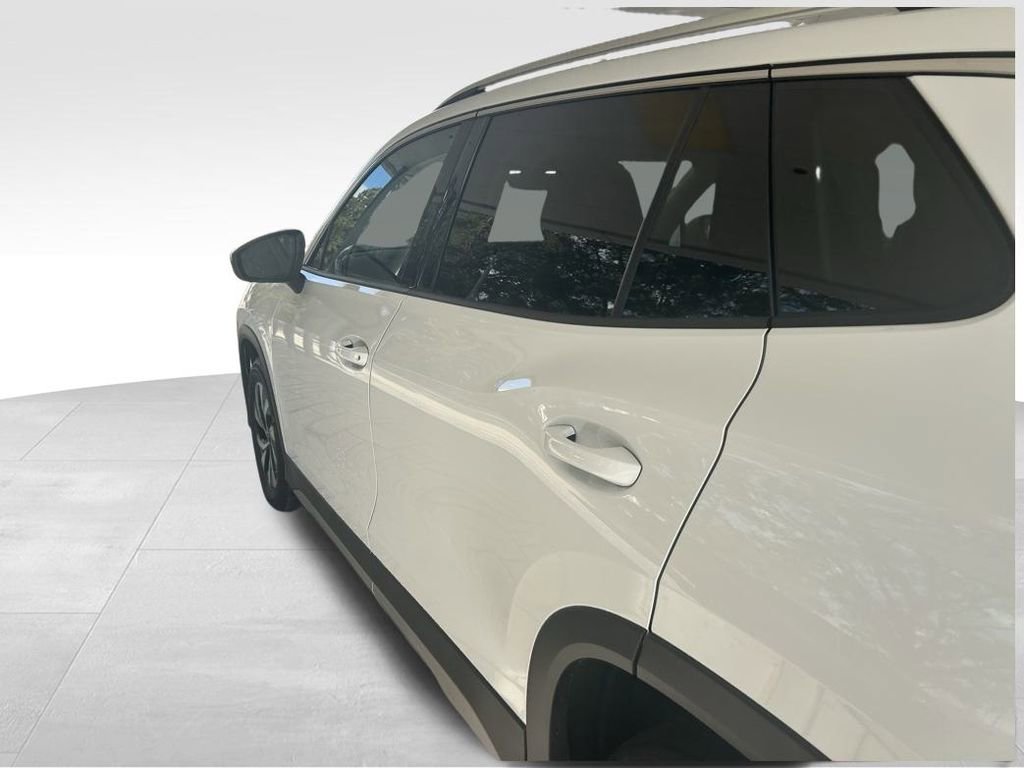 Used 2025 Volkswagen Tiguan S image 29