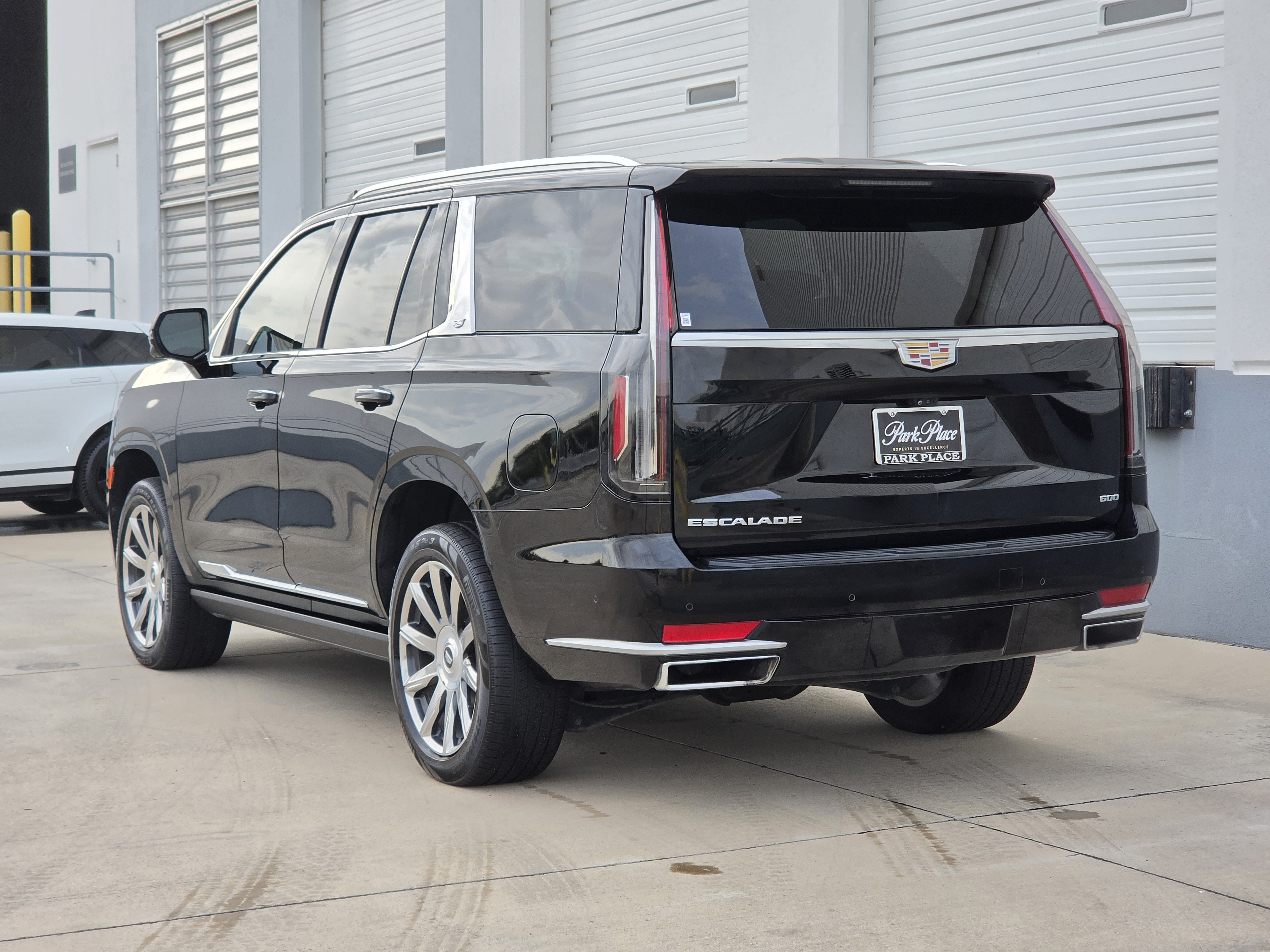 Used 2021 Cadillac Escalade Premium Luxury Platinum AWD/4WD image 4