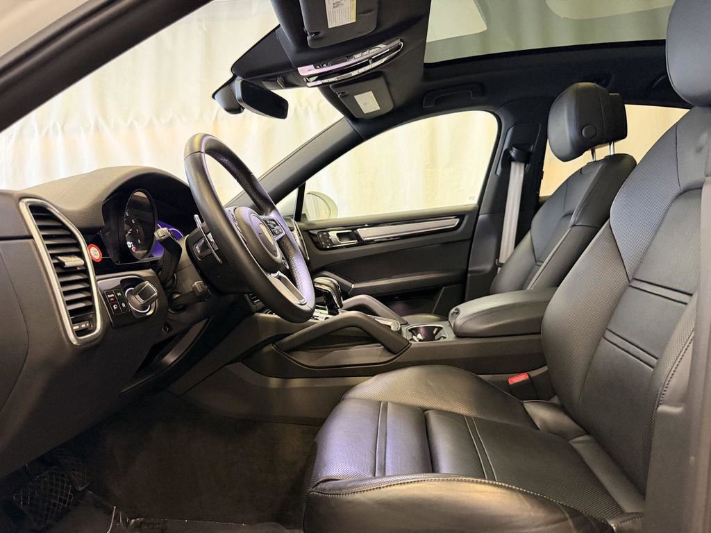 Certified 2023 Porsche Cayenne Coupe AWD/4WD image 5