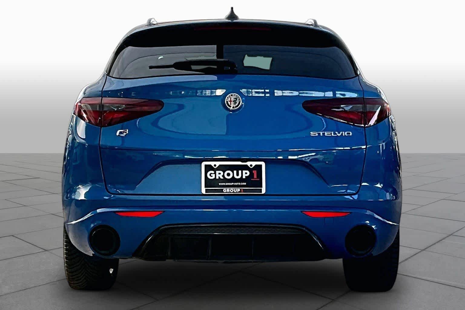 Used 2022 Alfa Romeo Stelvio Veloce AWD/4WD image 5