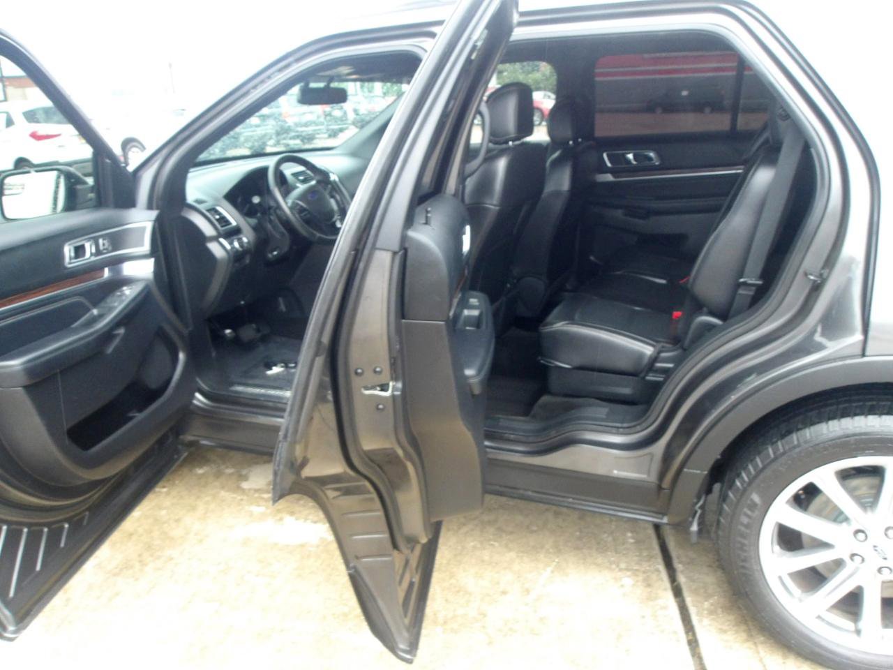 Used 2017 Ford Explorer Limited FWD image 15