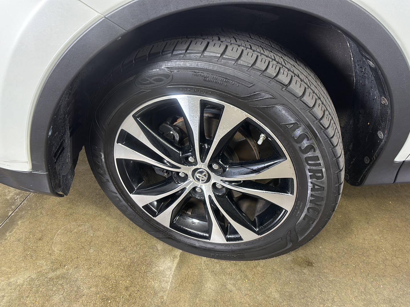 Used 2015 Toyota RAV4 Limited AWD/4WD image 5