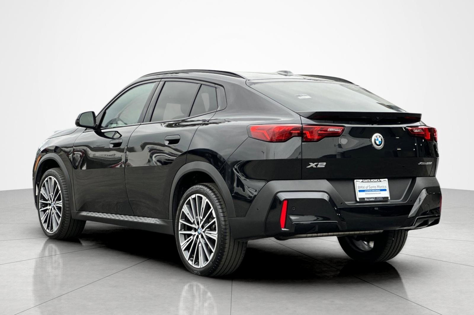 Used 2025 BMW X2 xDrive28i w/ Technology Package AWD/4WD image 3