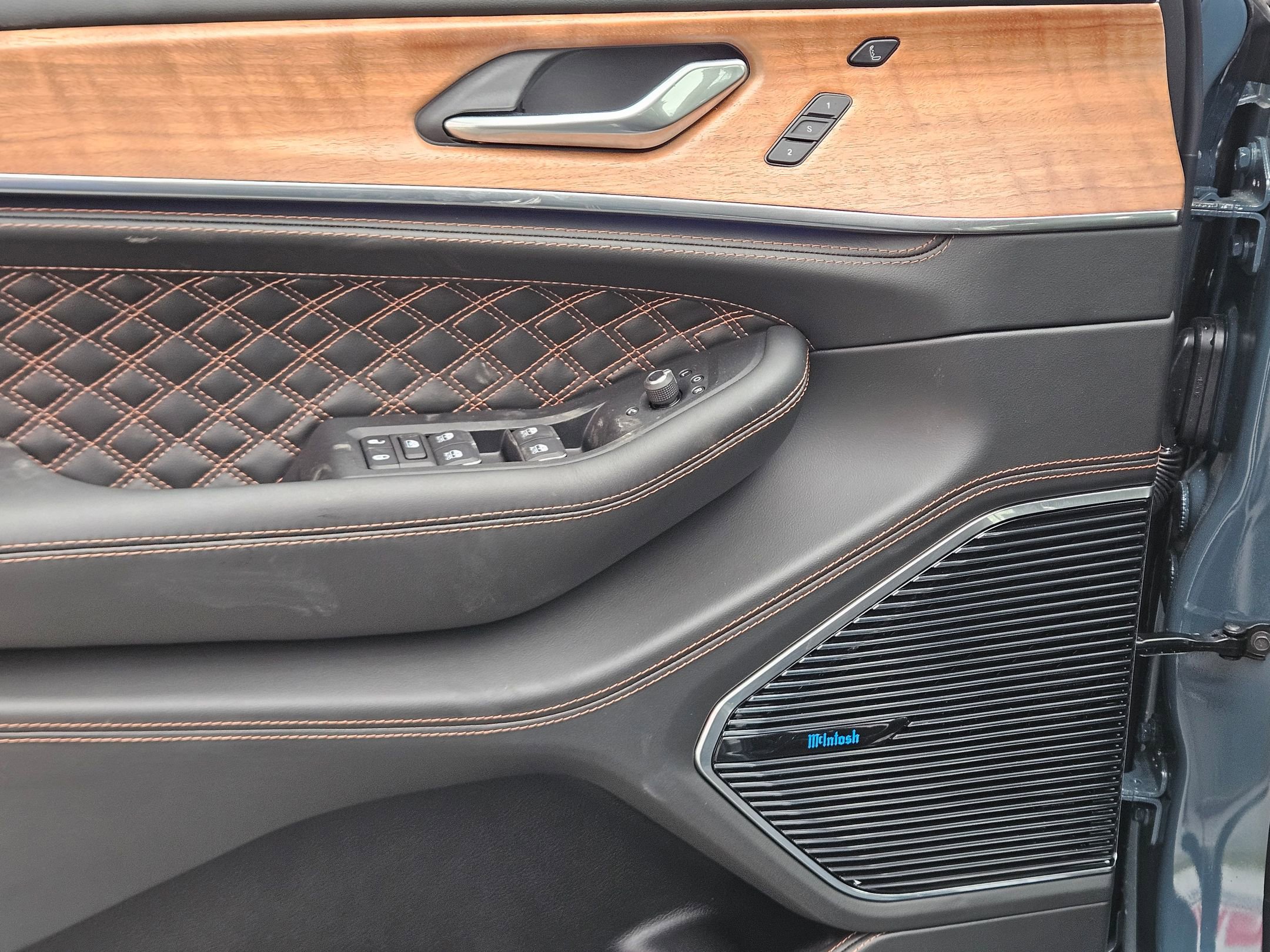 New 2026 Jeep Grand Cherokee Summit image 17