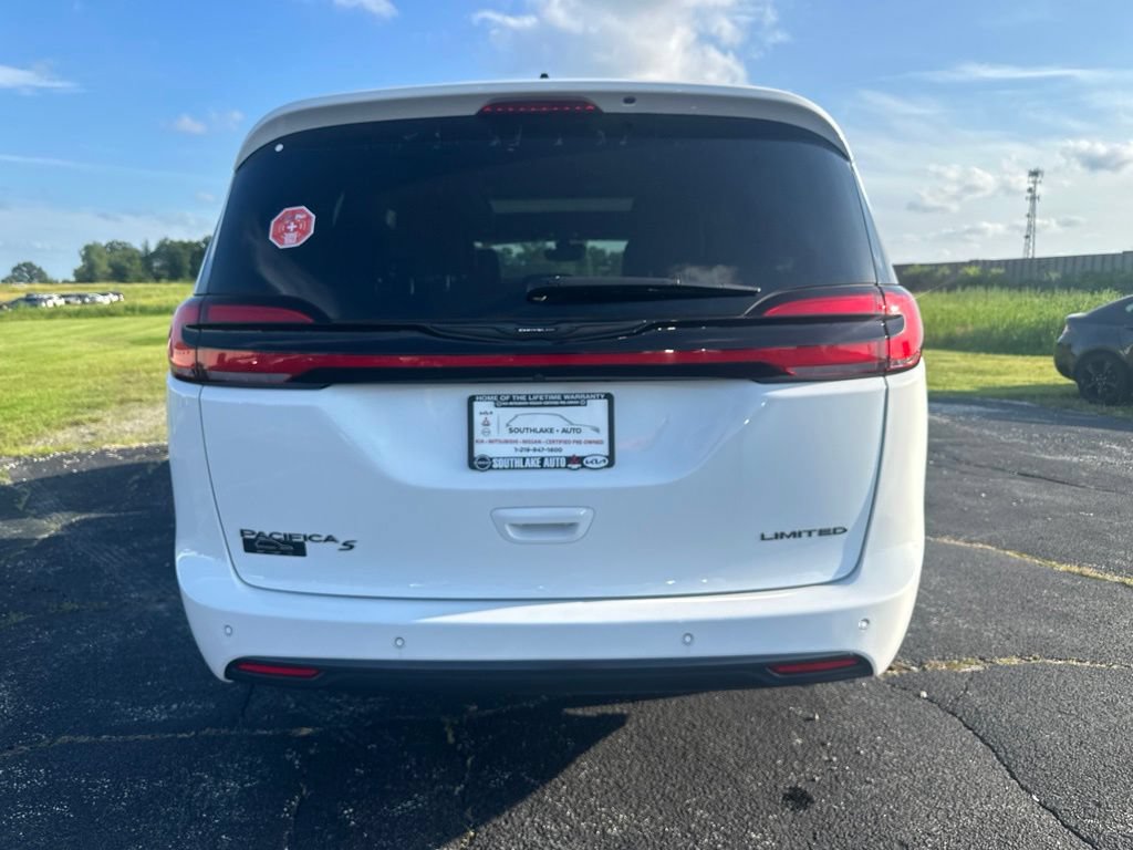 Used 2025 Chrysler Pacifica Limited FWD image 36