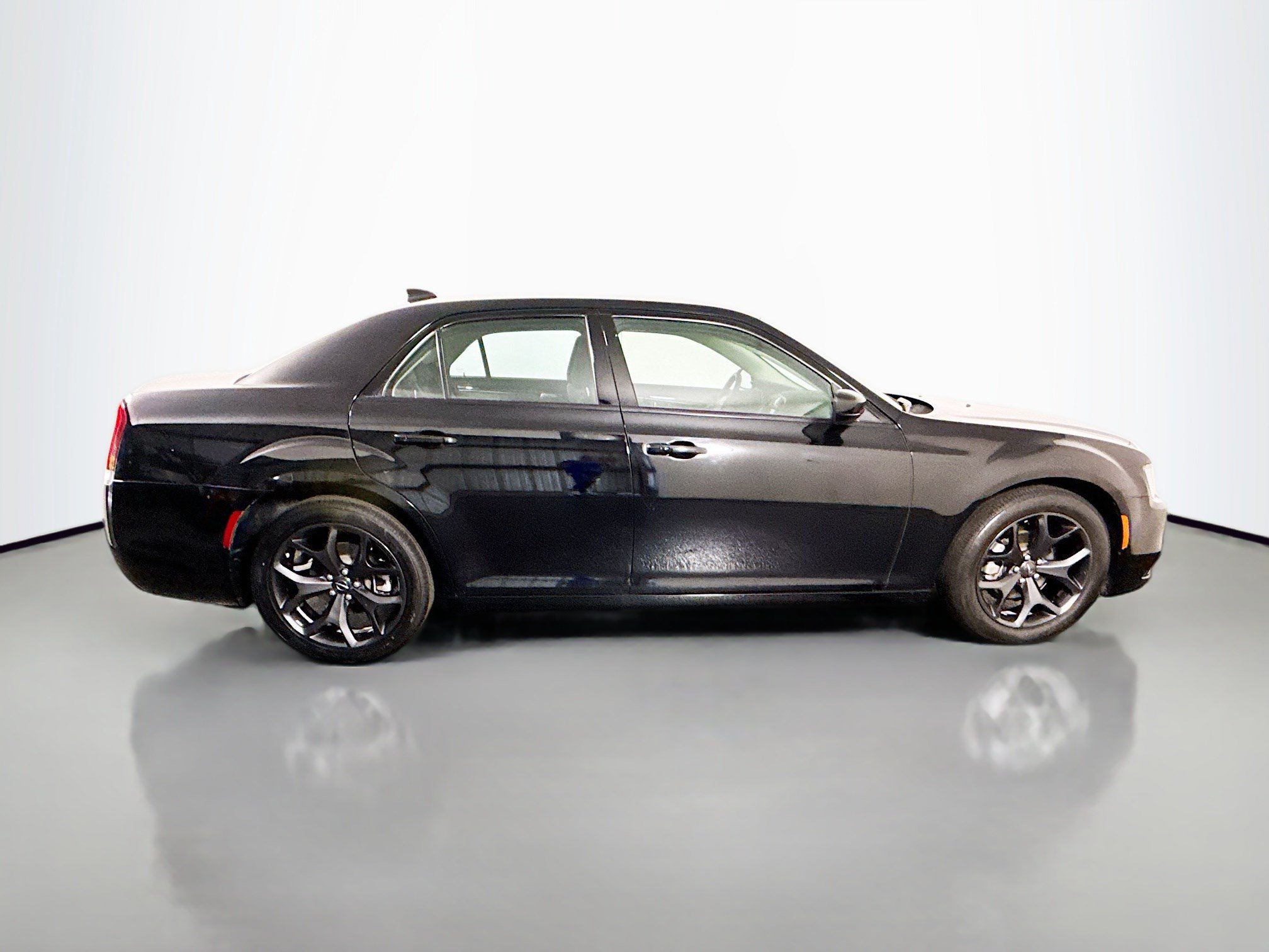 Used 2023 Chrysler 300 Touring w/ Safetytec Plus Group RWD image 11