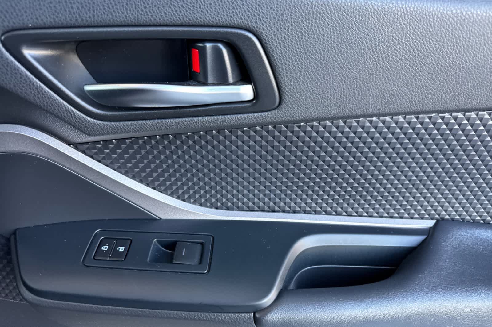 Certified 2020 Toyota C-HR LE FWD image 18