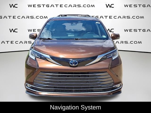 Used 2021 Toyota Sienna Limited image 2