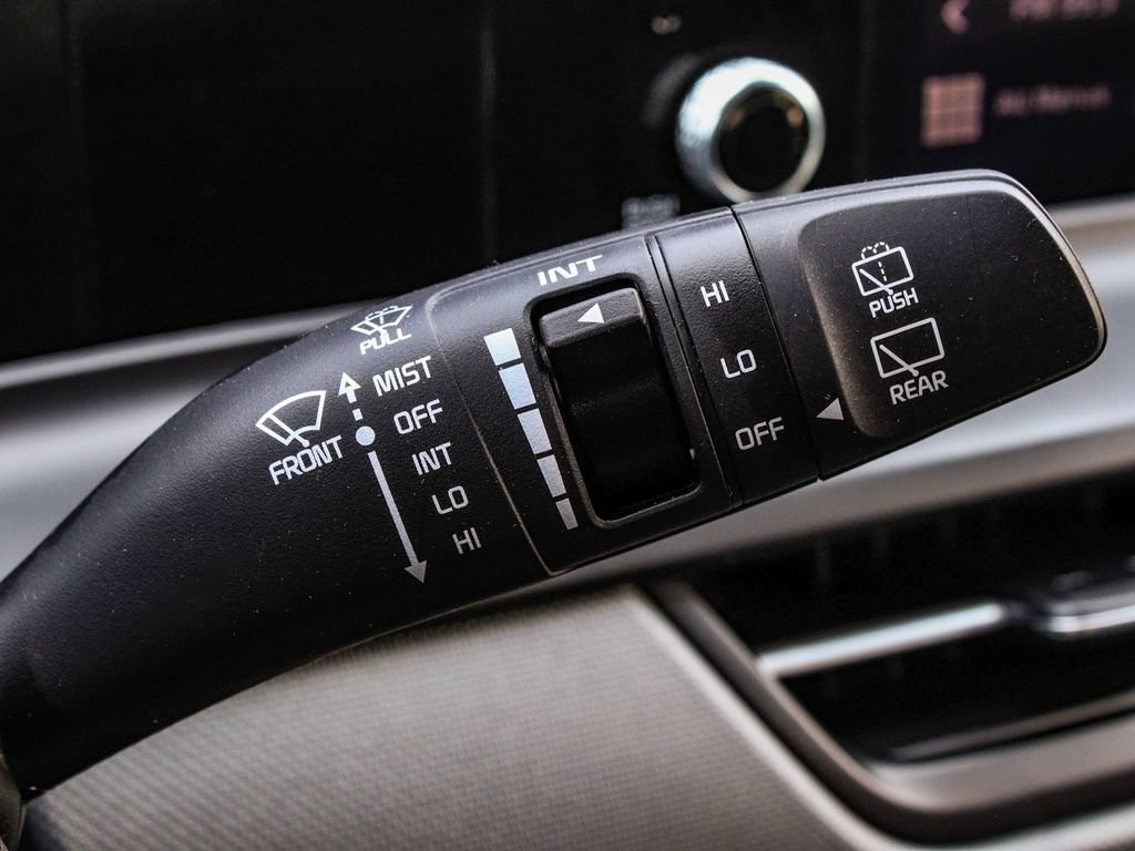 Used 2025 Kia Seltos LX AWD/4WD image 29