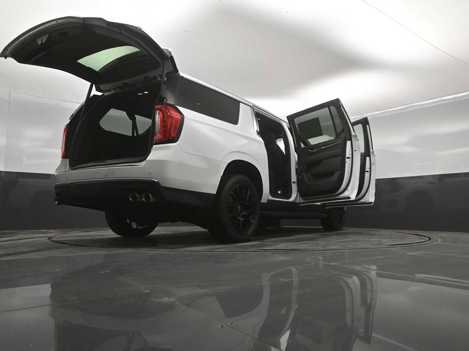 Used 2022 GMC Yukon XL Denali AWD/4WD image 46