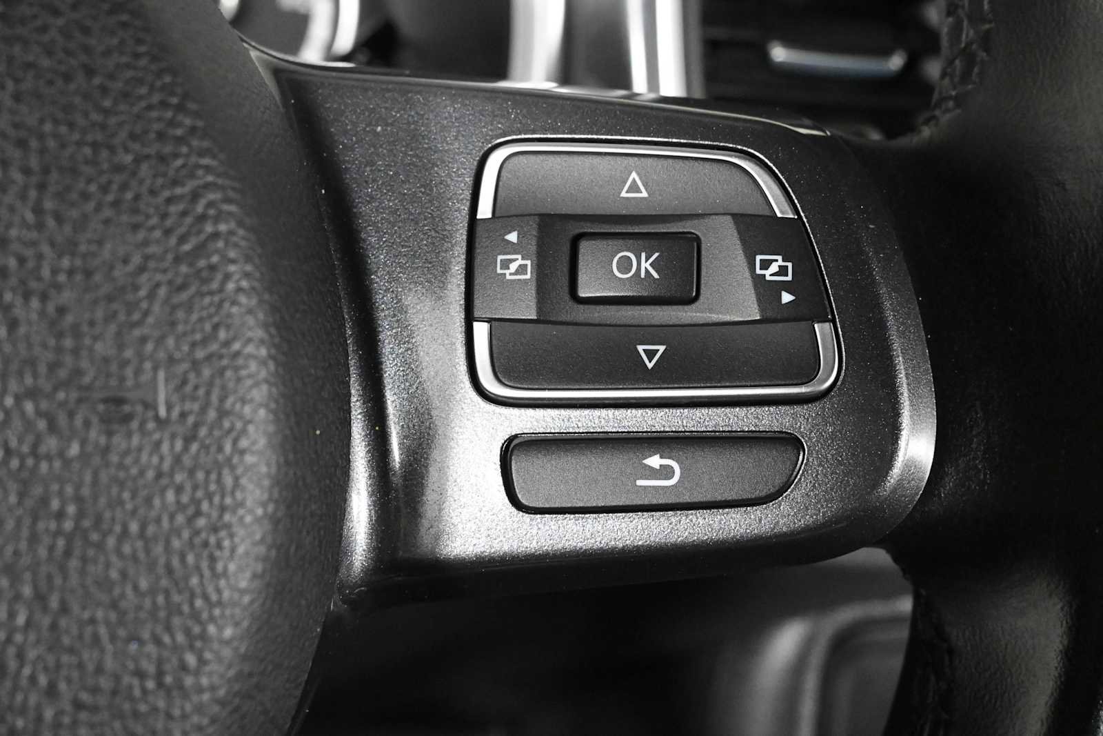 Used 2013 Volkswagen Beetle TDI FWD image 21