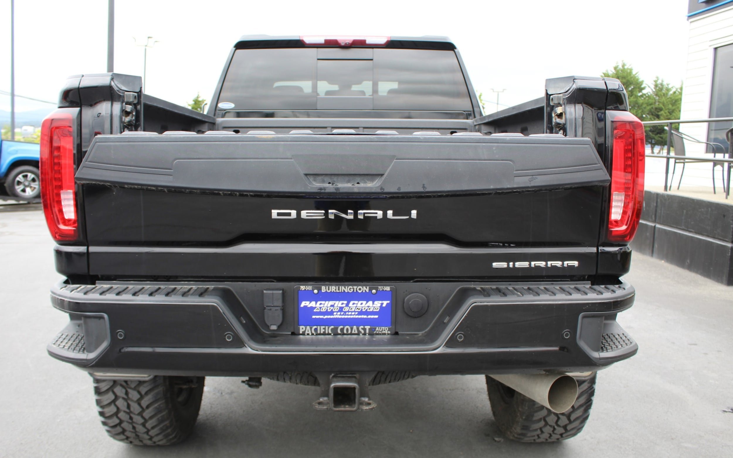 Used 2022 GMC Sierra 3500 Denali w/ Denali Ultimate Package AWD/4WD image 21