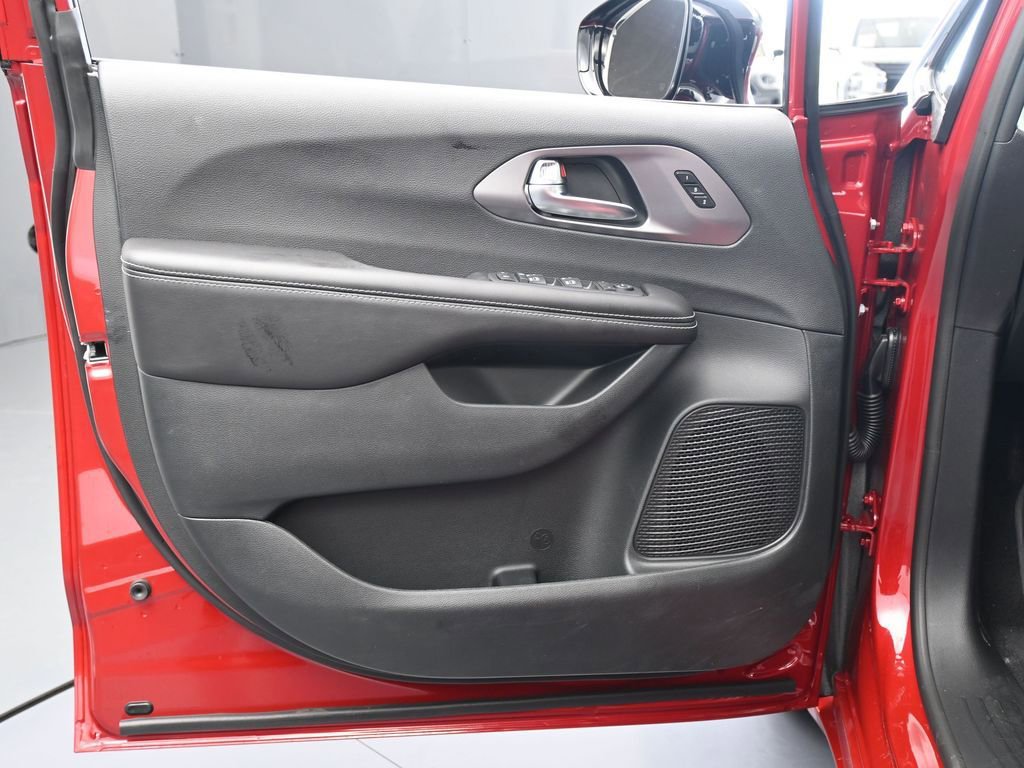 New 2026 Chrysler Pacifica Select image 25