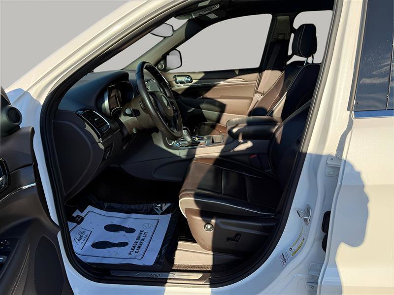 Used 2019 Jeep Grand Cherokee Overland RWD image 13