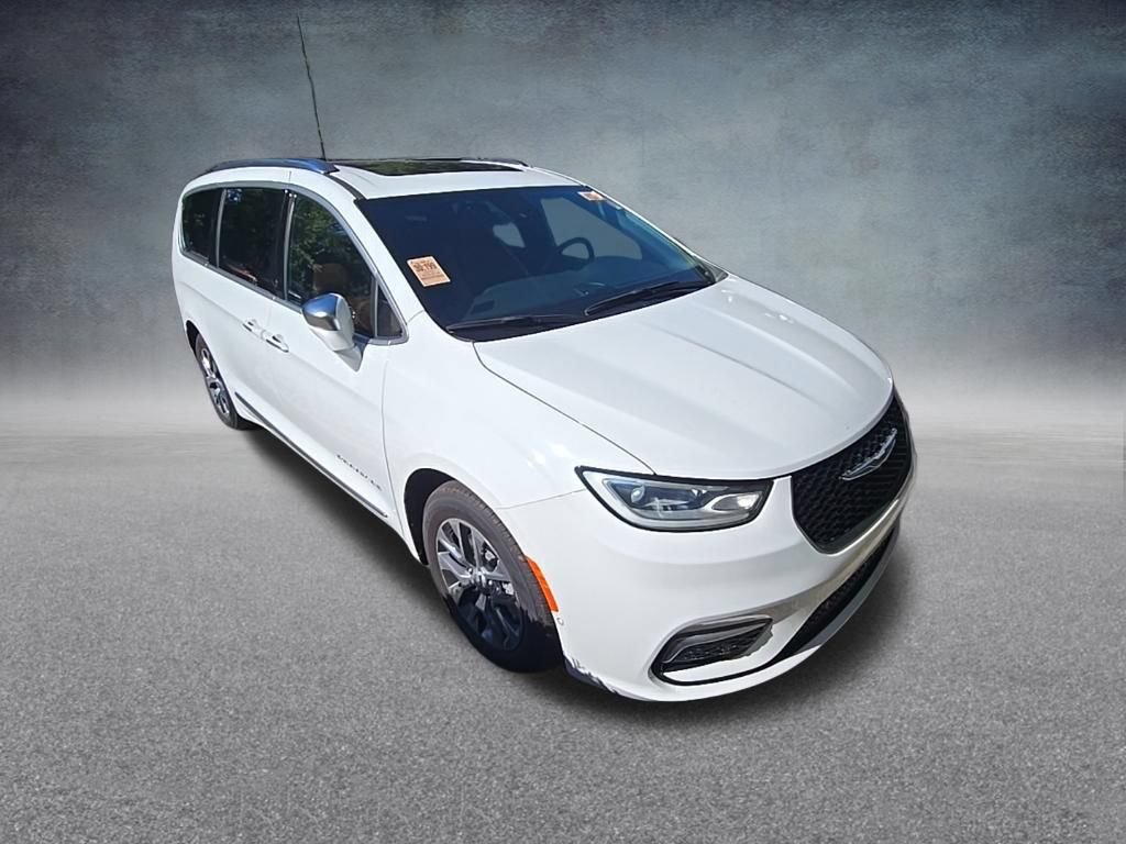 Used 2024 Chrysler Pacifica Pinnacle FWD image 9