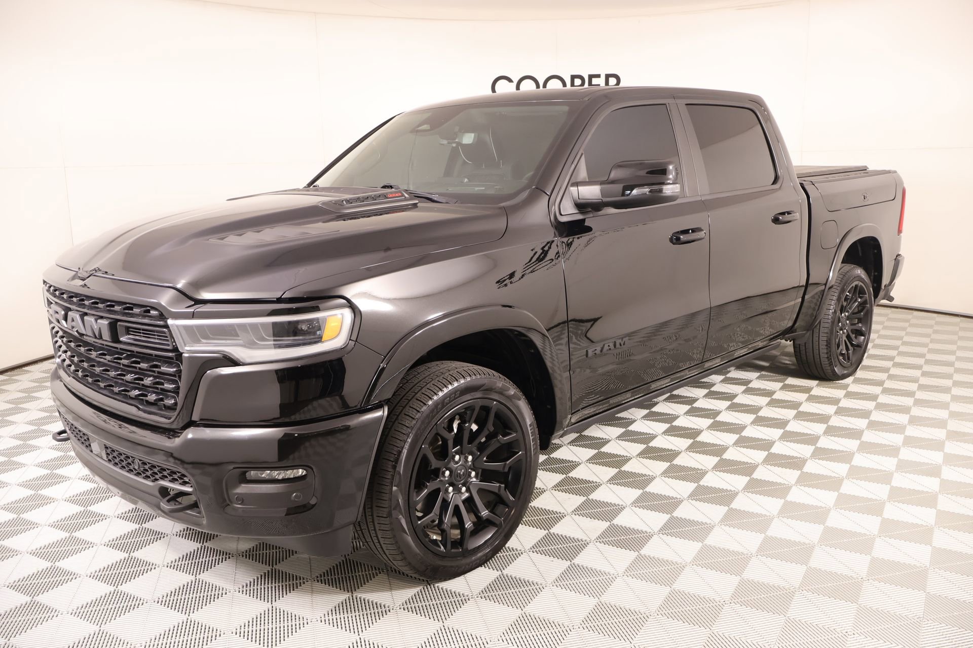 Used 2025 RAM 1500 Limited AWD/4WD image 11