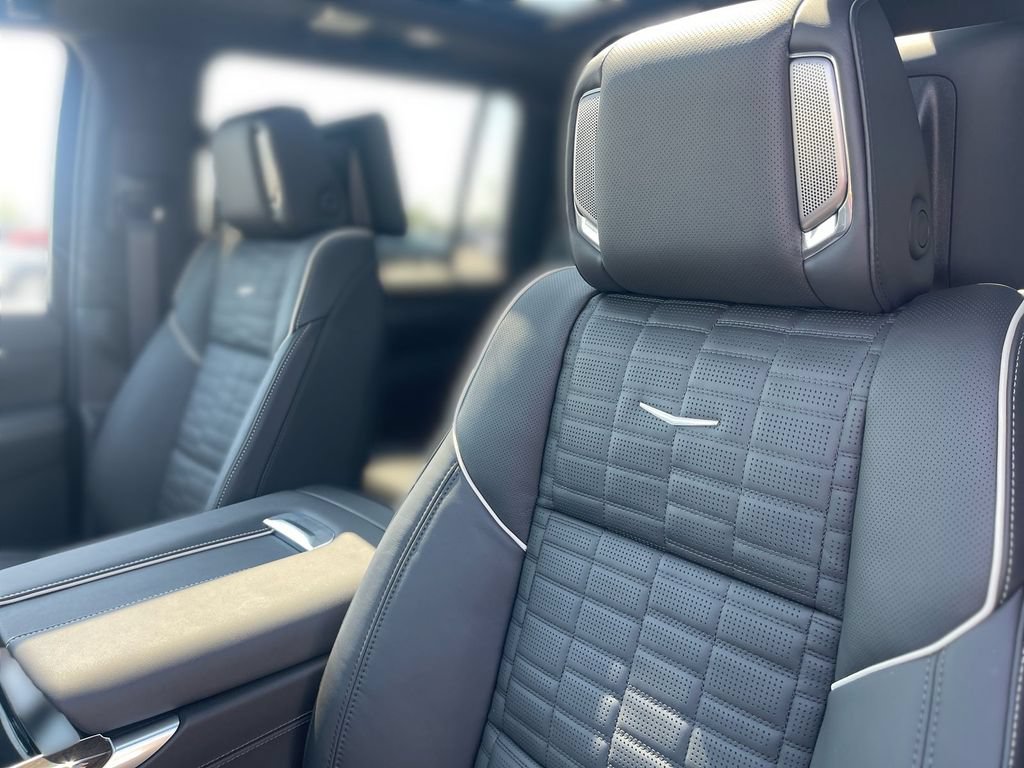 New 2026 Cadillac Escalade ESV Platinum Sport w/ LPO, ONYX Package AWD/4WD image 9