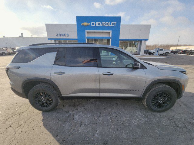 Used 2025 Chevrolet Traverse Z71 image 6