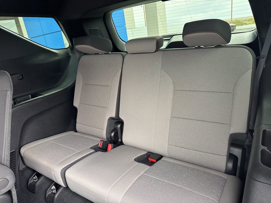 New 2026 Chevrolet Traverse LT w/ Sun and Wheel Package FWD image 27