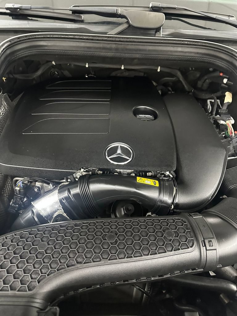 Used 2022 Mercedes-Benz GLE 350 4MATIC w/ AMG Line Exterior image 7