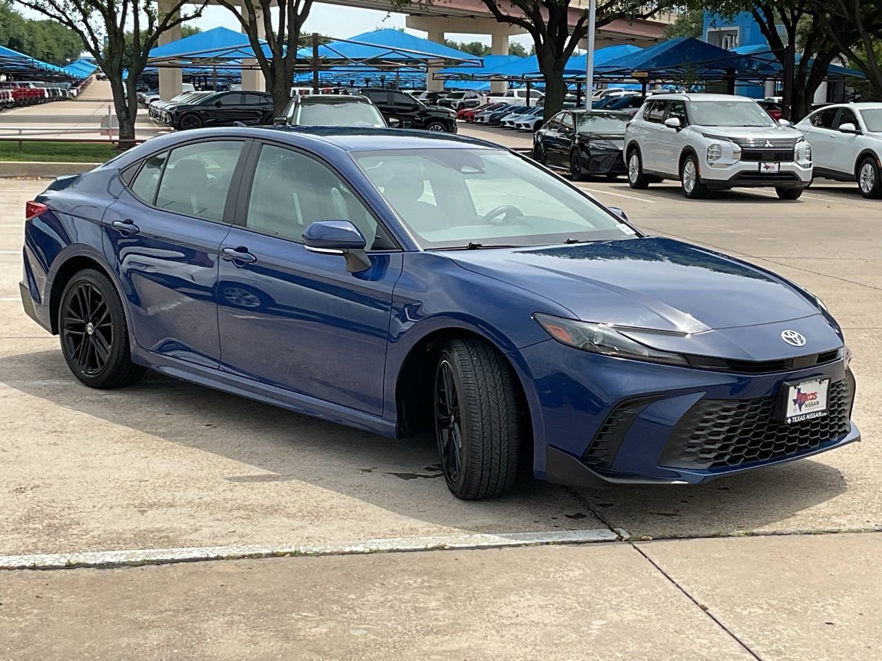 Used 2025 Toyota Camry SE image 4