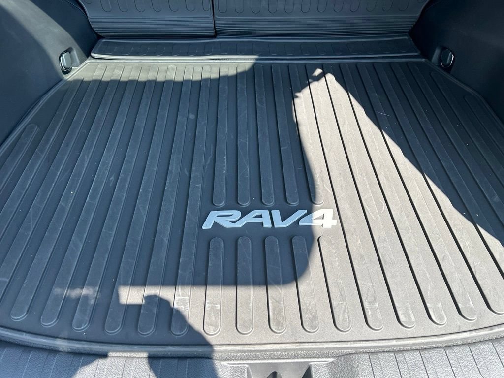 Used 2021 Toyota RAV4 LE FWD image 24