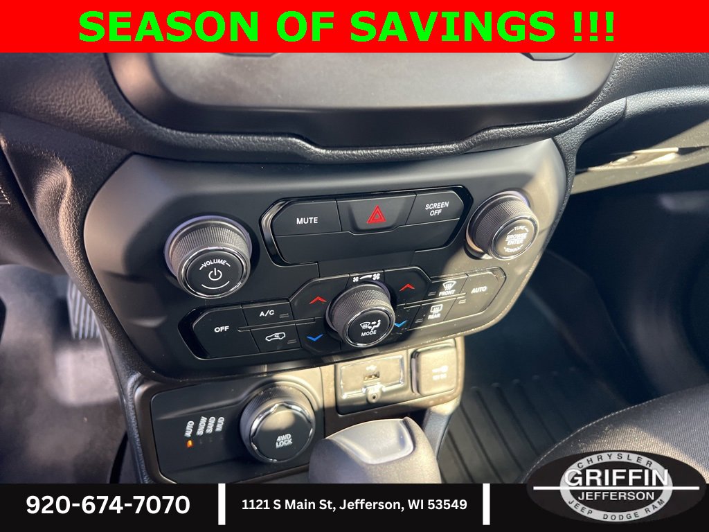 Used 2019 Jeep Renegade Latitude w/ Cold Weather Group image 24
