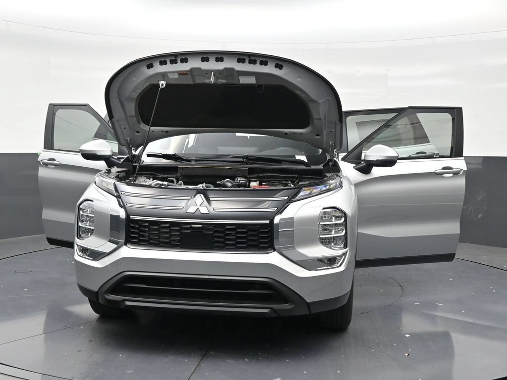 New 2026 Mitsubishi Outlander ES FWD image 32