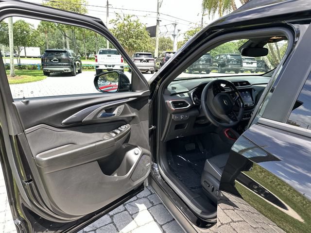 Used 2022 Chevrolet TrailBlazer RS w/ Sun and Liftgate Package FWD image 22