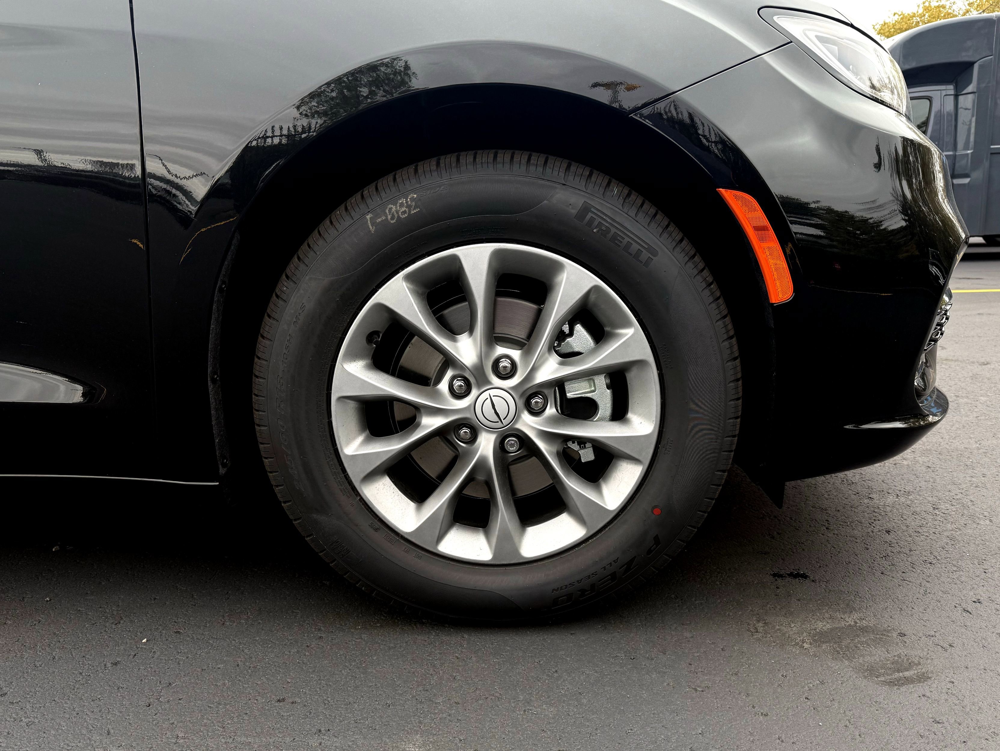 New 2026 Chrysler Pacifica Limited image 11