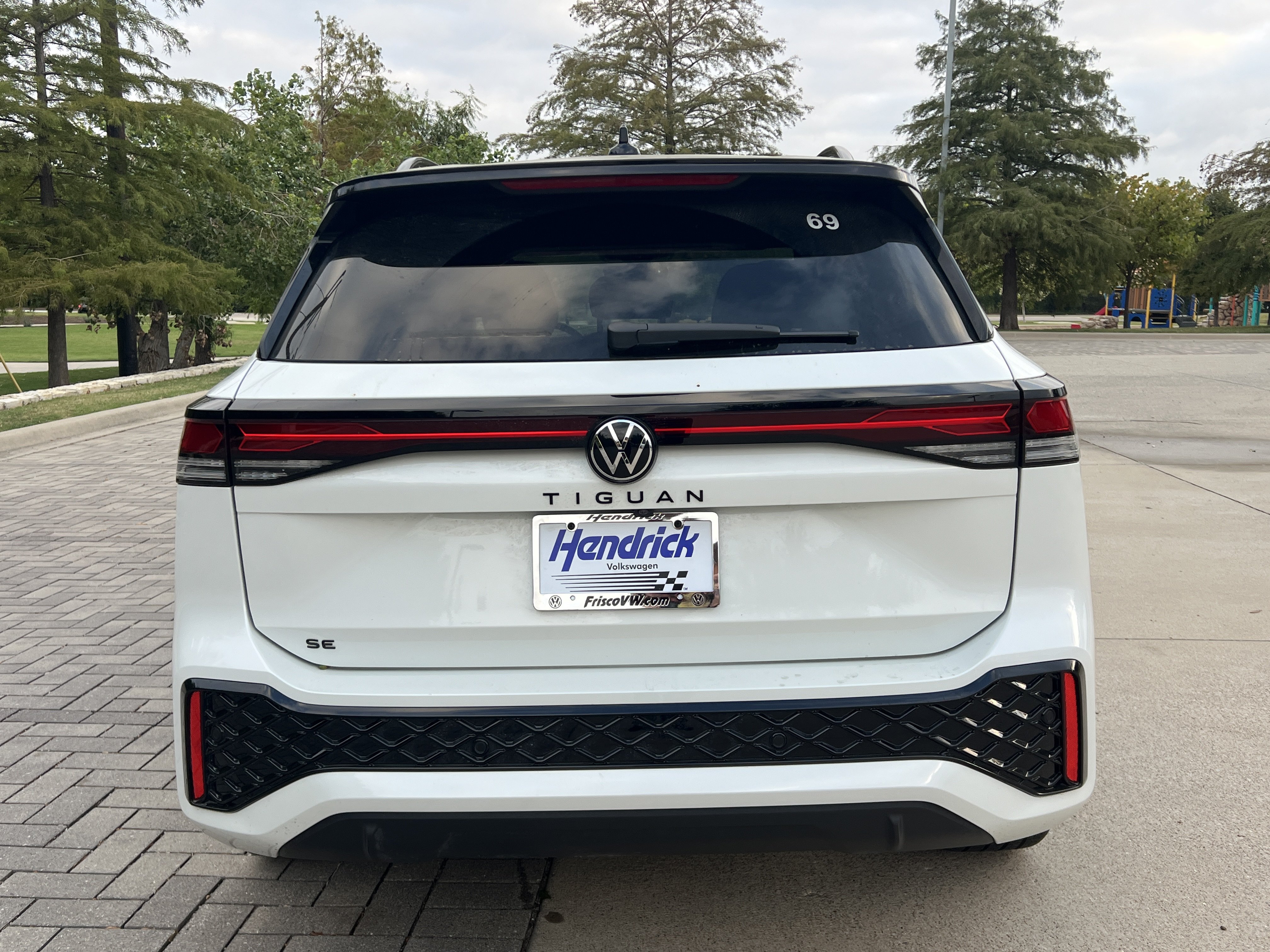 Certified 2026 Volkswagen Tiguan SE R-Line FWD image 8