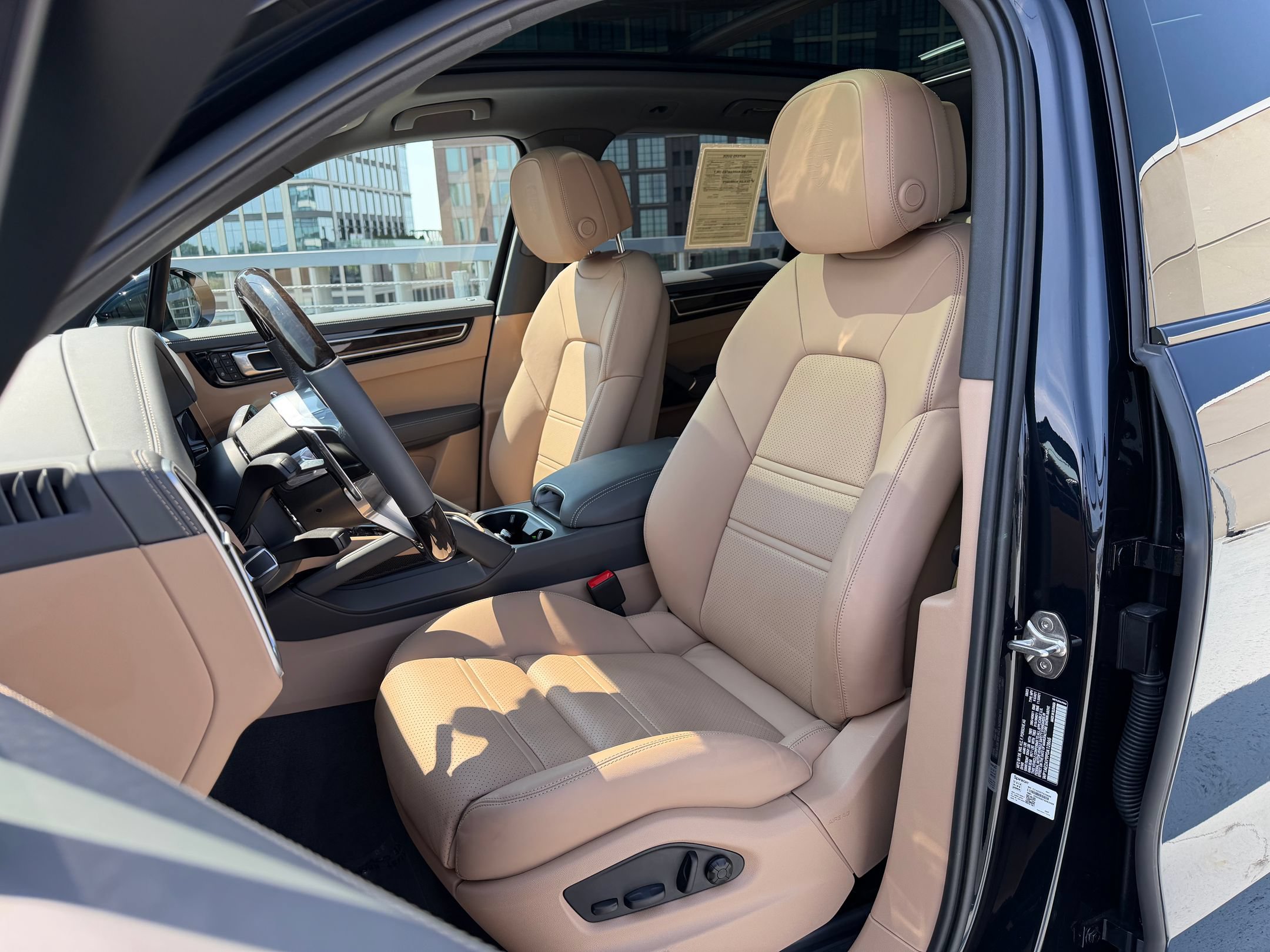 Certified 2023 Porsche Cayenne Platinum Edition AWD/4WD image 5