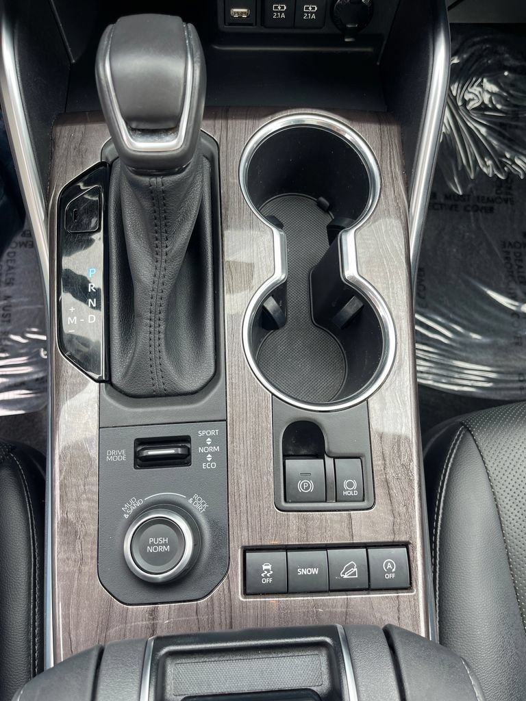 Used 2021 Toyota Highlander Platinum AWD/4WD image 17