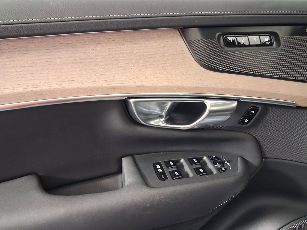 Used 2025 Volvo XC90 B6 Plus w/ Protection Package Premier AWD/4WD image 24