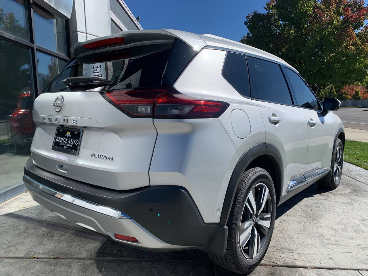 Used 2023 Nissan Rogue Platinum w/ Platinum Premium Package image 5
